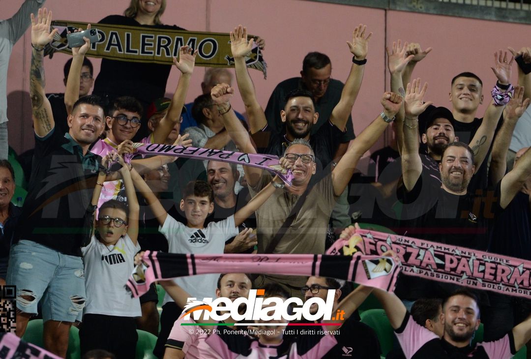 FOTOTIFO, Palermo-Genoa 1-0: i tifosi allo stadio “Renzo Barbera” (Gallery) - immagine 84