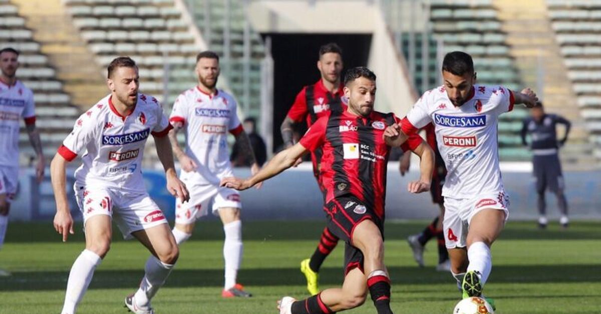 Bari-Foggia, derby da brividi: il playoff slitta al 19 maggio ...
