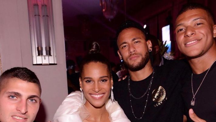Party lussuoso per il compleanno della modella Cindy Bruna: presenti Neymar, Verratti e… Party lussuoso per il compleanno della modella Cindy Bruna: presenti Neymar, Verratti e…