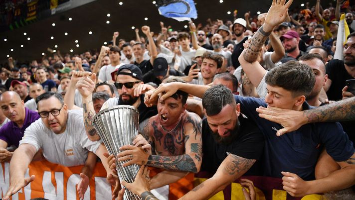 Tifosa romanista denuncia: “A Tirana siamo stati depredati, episodio gravissimo” - immagine 1