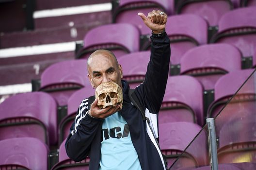 tifoso Racing teschio nonno (getty images) tifoso Racing teschio nonno