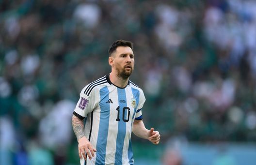 (Photo by Matthias Hangst/Getty Images) Messi Maardona