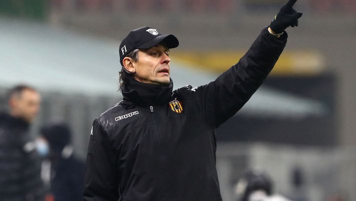 MILAN, ITALY - JANUARY 30: Filippo Inzaghi, Head Coach of Benevento gives his team instructions during the Serie A match between FC Internazionale and Benevento Calcio at Stadio Giuseppe Meazza on January 30, 2021 in Milan, Italy. Sporting stadiums around Italy remain under strict restrictions due to the Coronavirus Pandemic as Government social distancing laws prohibit fans inside venues resulting in games being played behind closed doors. (Photo by Marco Luzzani/Getty Images) MILAN, ITALY - JANUARY 30: Filippo Inzaghi, Head Coach of Benevento gives his team instructions during the Serie A match between FC Internazionale and Benevento Calcio at Stadio Giuseppe Meazza on January 30, 2021 in Milan, Italy. Sporting stadiums around Italy remain under strict restrictions due to the Coronavirus Pandemic as Government social distancing laws prohibit fans inside venues resulting in games being played behind closed doors. (Photo by Marco Luzzani/Getty Images)