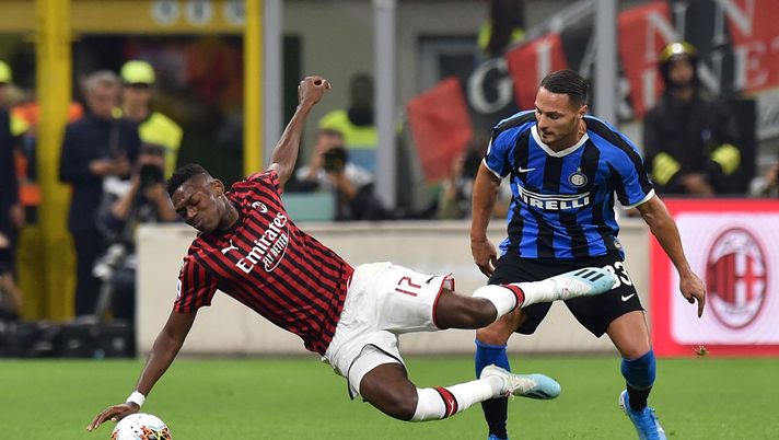 MILAN, ITALY - SEPTEMBER 21: Rafael Leao (L) of Milan and Danilo D'Ambrosio of Internazionale compete for the ball during the Serie A match between AC Milan and FC Internazionale at Stadio Giuseppe Meazza on September 21, 2019 in Milan, Italy. (Photo by Tullio M. Puglia/Getty Images) MILAN, ITALY - SEPTEMBER 21: Rafael Leao (L) of Milan and Danilo D'Ambrosio of Internazionale compete for the ball during the Serie A match between AC Milan and FC Internazionale at Stadio Giuseppe Meazza on September 21, 2019 in Milan, Italy. (Photo by Tullio M. Puglia/Getty Images)