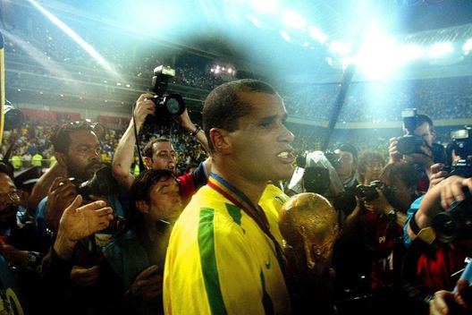 (Photo by Tim De Waele/Getty Images) Il grande Rivaldo a Neymar: “Te l’avevo detto, a Parigi sei diventato un turista…”- immagine 2