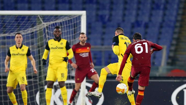 ROME, ITALY - DECEMBER 03: Riccardo Calafiori of Roma scores their team's second goal during the UEFA Europa League Group A stage match between AS Roma and BSC Young Boys at Stadio Olimpico on December 03, 2020 in Rome, Italy. Sporting stadiums around Italy remain under strict restrictions due to the Coronavirus Pandemic as Government social distancing laws prohibit fans inside venues resulting in games being played behind closed doors. (Photo by Paolo Bruno/Getty Images) ROME, ITALY - DECEMBER 03: Riccardo Calafiori of Roma scores their team's second goal during the UEFA Europa League Group A stage match between AS Roma and BSC Young Boys at Stadio Olimpico on December 03, 2020 in Rome, Italy. Sporting stadiums around Italy remain under strict restrictions due to the Coronavirus Pandemic as Government social distancing laws prohibit fans inside venues resulting in games being played behind closed doors. (Photo by Paolo Bruno/Getty Images)