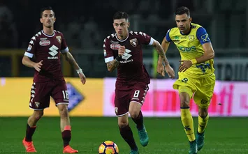  TURIN, ITALY - NOVEMBER 26: Daniele Baselli (C) of FC Torino in action against Ivan Radovanovic of AC ChievoVerona during the Serie A match between FC Torino and AC ChievoVerona at Stadio Olimpico di Torino on November 26, 2016 in Turin, Italy. (Photo by Valerio Pennicino/Getty Images)