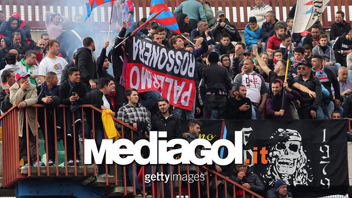 Lecce-Catania: steward urla “Forza Palermo!”, tifosi etnei inferociti. Interviene la Digos  Lecce-Catania: steward urla “Forza Palermo!”, tifosi etnei inferociti. Interviene la Digos