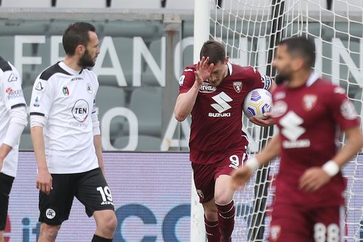 LA SPEZIA, ITALY - MAY 15: Andrea Belotti of FC Torino celebrates after scoring a goal during the Serie A match between Spezia Calcio and Torino FC at Stadio Alberto Picco on May 15, 2021 in La Spezia, Italy. (Photo by Gabriele Maltinti/Getty Images) LA SPEZIA, ITALY - MAY 15: Andrea Belotti of FC Torino celebrates after scoring a goal during the Serie A match between Spezia Calcio and Torino FC at Stadio Alberto Picco on May 15, 2021 in La Spezia, Italy. (Photo by Gabriele Maltinti/Getty Images)