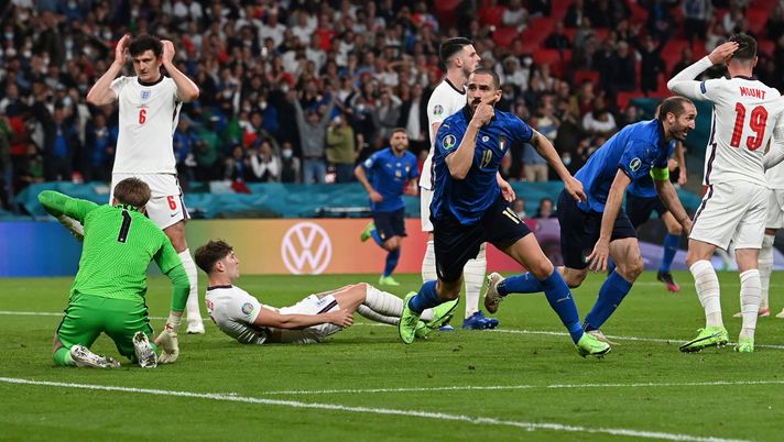 LONDON, ENGLAND - JULY 11: Leonardo Bonucci of Italy celebrates after scoring their side's first goal during the UEFA Euro 2020 Championship Final between Italy and England at Wembley Stadium on July 11, 2021 in London, England. (Photo by Paul Ellis - Pool/Getty Images)