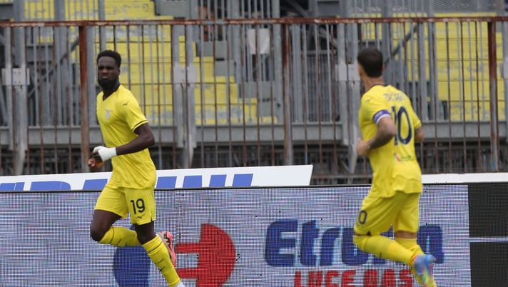 EMPOLI, ITALY - MAY 4: Boulaye Dia of SS Lazio celebrates after scoring a goal during the Serie A match between Empoli and SS Lazio at Stadio Carlo Castellani on May 4, 2025 in Empoli, Italy. (Photo by Gabriele Maltinti/Getty Images) Lazio, ruolino di marcia clamoroso in trasferta: meglio solo Napoli e Atalanta - immagine 1
