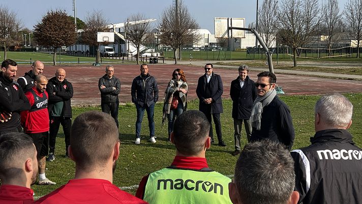 Padova, Oughourlian a sorpresa si presenta all’allenamento - immagine 1