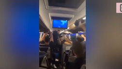 VIDEO Inter, Bastoni e Barella scatenati sul bus verso l’aeroporto: nerazzurri in festa