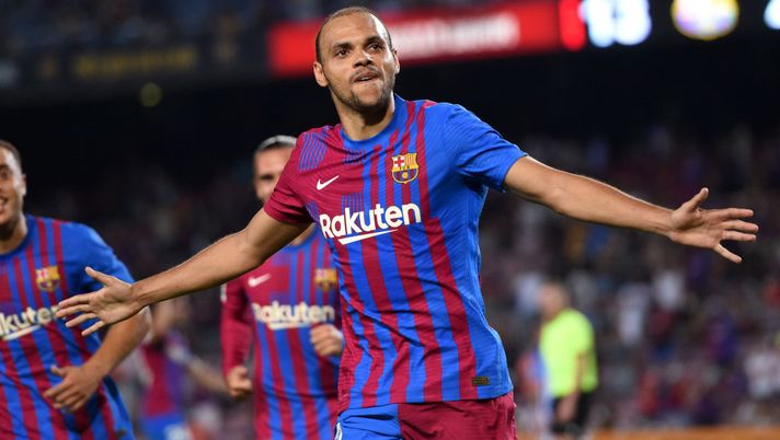 BARCELONA, SPAIN - AUGUST 15: Martin Braithwaite of FC Barcelona celebrates after scoring their team's third goal during the LaLiga Santander match between FC Barcelona and Real Sociedad at Camp Nou on August 15, 2021 in Barcelona, Spain. FC Barcelona will host between 20,000 and 22,0000 fans in the stadium as the Regional government has authorised a capacity of 30 percent with the requirement to maintain a meter and a half distance between people or groups of people who have tickets. (Photo by Alex Caparros/Getty Images) Barça, Braithwaite e lo zio d’America: proprietà e titoli per 300 milioni di euro! - immagine 1