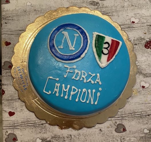 FOTO Tommy Starace ha già pronta la torta per lo scudetto: “Forza campioni”- immagine 2