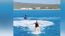 VIDEO Milan, Ibrahimovic emerge dall’acqua in grande stile: “L’ascesa del dio”