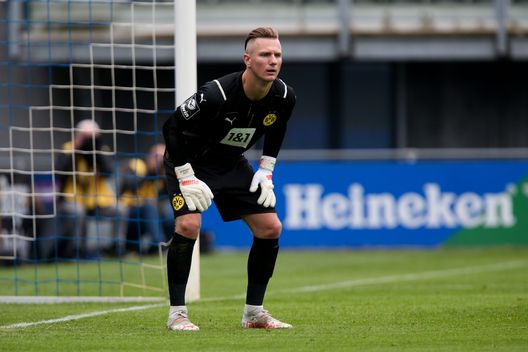 (Photo by Rene Nijhuis/BSR Agency/Getty Images) Borussia Dortmund II: la papera clamorosa del portiere Luca Unbehaun- immagine 2