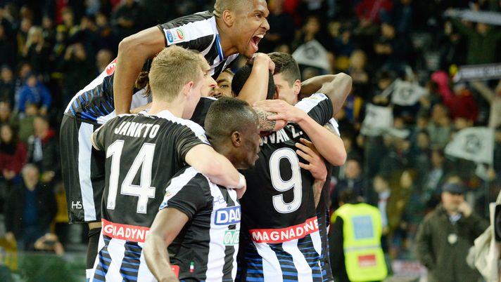 UDINE, ITALY - MARCH 19: Duvan Zapata (C) of Udinese Calcio celebrates with his team mates after scoring his teams second goal during the Serie A match between Udinese Calcio and US Citta di Palermo at Stadio Friuli on March 19, 2017 in Udine, Italy. (Photo by Dino Panato/Getty Images) UDINE, ITALY - MARCH 19: Duvan Zapata (C) of Udinese Calcio celebrates with his team mates after scoring his teams second goal during the Serie A match between Udinese Calcio and US Citta di Palermo at Stadio Friuli on March 19, 2017 in Udine, Italy. (Photo by Dino Panato/Getty Images)