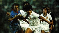 In Argentina il ricordo di Maradona come quello di Astori: gare ferme al 10′