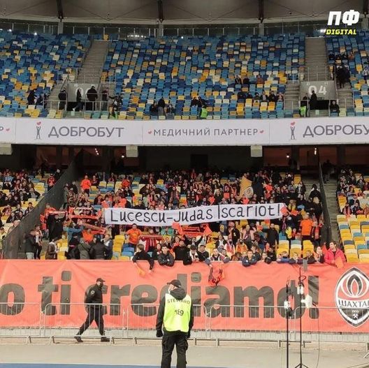 Derby ucraino, tifosi Shakhtar: sul loro striscione Lucescu diventa Giuda Iscariota…- immagine 2