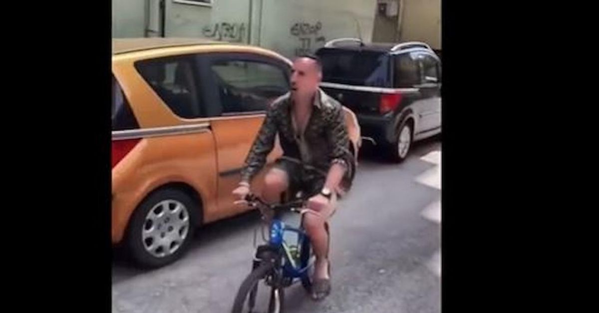 VIDEO / Ribery festeggia la Salernitana e canta “Pisciaiuolo morirò” in bici