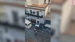 VIDEO Paganese-Casertana, scontri tra i tifosi: un autobus finisce in fiamme