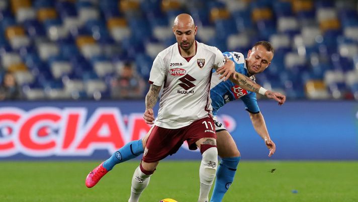 NAPLES, ITALY - FEBRUARY 29: Simone Zaza of Torino FC vies with Stanislav Lobotka of SSC Napoli during the Serie A match between SSC Napoli and  Torino FC at Stadio San Paolo on February 29, 2020 in Naples, Italy. (Photo by Francesco Pecoraro/Getty Images) 