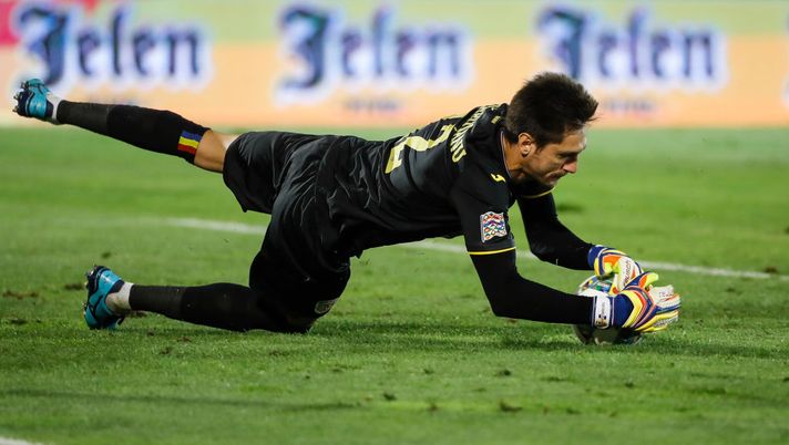 BELGRADE, SERBIA - SEPTEMBER 10: Goalkeeper Ciprian Tatarusanu of Romania in action during the UEFA Nations League C group four match between Serbia and Romania at stadium Partizan on September 10, 2018 in Belgrade, Serbia. (Photo by Srdjan Stevanovic/Getty Images) BELGRADE, SERBIA - SEPTEMBER 10: Goalkeeper Ciprian Tatarusanu of Romania in action during the UEFA Nations League C group four match between Serbia and Romania at stadium Partizan on September 10, 2018 in Belgrade, Serbia. (Photo by Srdjan Stevanovic/Getty Images)