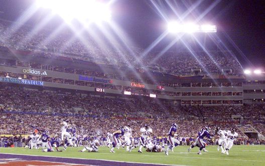 TAMPA, UNITED STATES - JANUARY 28: XXXV. SUPERBOWL 2001 in Tampa/Florida; BALTIMORE RAVENS - NEW YORK GIANTS 34:7; UEBERSICHT "RAYMOND JAMES STADIUM" (Photo by Alexander Hassenstein/Bongarts/Getty Images) TAMPA, UNITED STATES - JANUARY 28: XXXV. SUPERBOWL 2001 in Tampa/Florida; BALTIMORE RAVENS - NEW YORK GIANTS 34:7; UEBERSICHT "RAYMOND JAMES STADIUM" (Photo by Alexander Hassenstein/Bongarts/Getty Images)