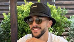 FOTO – Nico si rilassa con una Corona a Forte dei Marmi