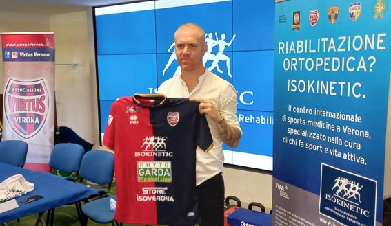 Hallfredsson durante la presentazione Virtus Verona, Hallfredsson: “Due o tre gare e prenderò il ritmo partita”- immagine 2