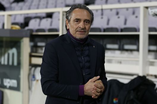 FLORENCE, ITALY - MARCH 03: Cesare Prandelli manager of ACF Fiorentina looks on during the Serie A match between ACF Fiorentina and AS Roma at Stadio Artemio Franchi on March 3, 2021 in Florence, Italy. (Photo by Gabriele Maltinti/Getty Images) FLORENCE, ITALY - MARCH 03: Cesare Prandelli manager of ACF Fiorentina looks on during the Serie A match between ACF Fiorentina and AS Roma at Stadio Artemio Franchi on March 3, 2021 in Florence, Italy. (Photo by Gabriele Maltinti/Getty Images)