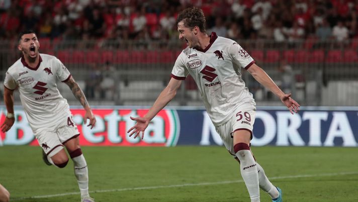 MONZA, ITALY - AUGUST 13: Aleksej Miranchuk of Torino FC celebrates after scoring the opening goal during the Serie A match between AC Monza and Torino FC at Stadio Brianteo on August 13, 2022 in Monza, Italy. (Photo by Emilio Andreoli/Getty Images) Aleskey e Anton Miranchuk gemelli del gol: segnano entrambi lo stesso giorno - immagine 1