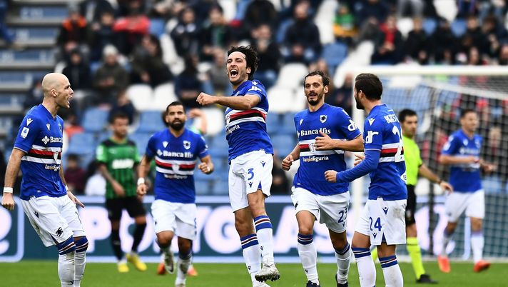 REGGIO NELL'EMILIA, ITALY - JANUARY 04: Tommaso Augello of UC Sampdoria celebrates after scoring his team second goal during the Serie A match between US Sassuolo and UC Sampdoria at Mapei Stadium - Citta' del Tricolore on January 04, 2023 in Reggio nell'Emilia, Italy. (Photo by Alessandro Sabattini/Getty Images) Empoli-Sampdoria, le formazioni ufficiali: Caputo vs Lammers, è la sfida degli ex - immagine 1