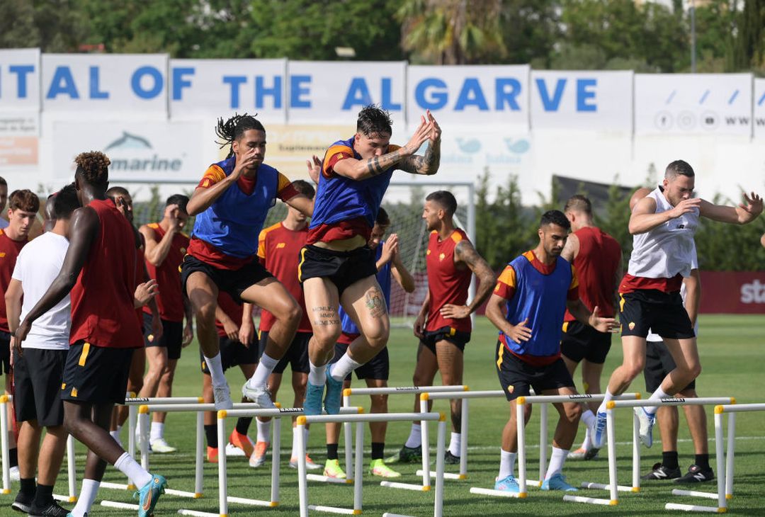 Roma in campo per l’allenamento a porte chiuse in Portogallo – FOTO GALLERY - immagine 2
