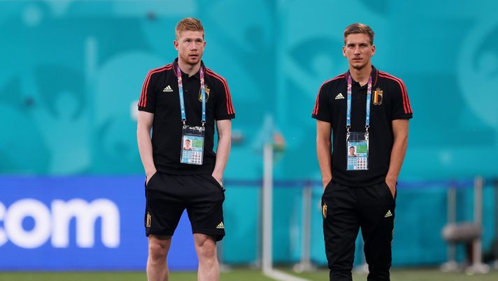 SAINT PETERSBURG, RUSSIA - JUNE 21: Kevin De Bruyne of Belgium and Dennis Praet of Belgium look on during a pitch inspection prior to the UEFA Euro 2020 Championship Group B match between Finland and Belgium at Saint Petersburg Stadium on June 21, 2021 in Saint Petersburg, Russia. (Photo by Lars Baron/Getty Images) SAINT PETERSBURG, RUSSIA - JUNE 21: Kevin De Bruyne of Belgium and Dennis Praet of Belgium look on during a pitch inspection prior to the UEFA Euro 2020 Championship Group B match between Finland and Belgium at Saint Petersburg Stadium on June 21, 2021 in Saint Petersburg, Russia. (Photo by Lars Baron/Getty Images)