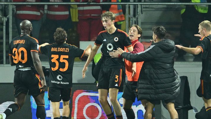 La Roma schianta il Frosinone 0-3: super Svilar e poi gol di Huijsen, Azmoun e Paredes - immagine 1