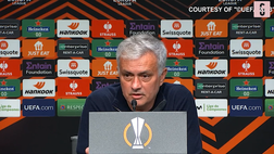 VIDEO Roma, Mourinho show in conferenza: sfottò alla Lazio, poi attacca la Juventus