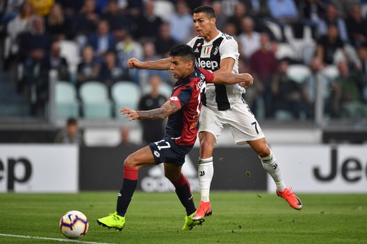 TURIN, ITALY - OCTOBER 20: Cristiano Ronaldo of Juventus competes for the ball with Cristian Romero of Genoa CFC during the Serie A match between Juventus and Genoa CFC at Allianz Stadium on October 20, 2018 in Turin, Italy. (Photo by Valerio Pennicino - Juventus FC/Juventus FC via Getty Images) TURIN, ITALY - OCTOBER 20: Cristiano Ronaldo of Juventus competes for the ball with Cristian Romero of Genoa CFC during the Serie A match between Juventus and Genoa CFC at Allianz Stadium on October 20, 2018 in Turin, Italy. (Photo by Valerio Pennicino - Juventus FC/Juventus FC via Getty Images)
