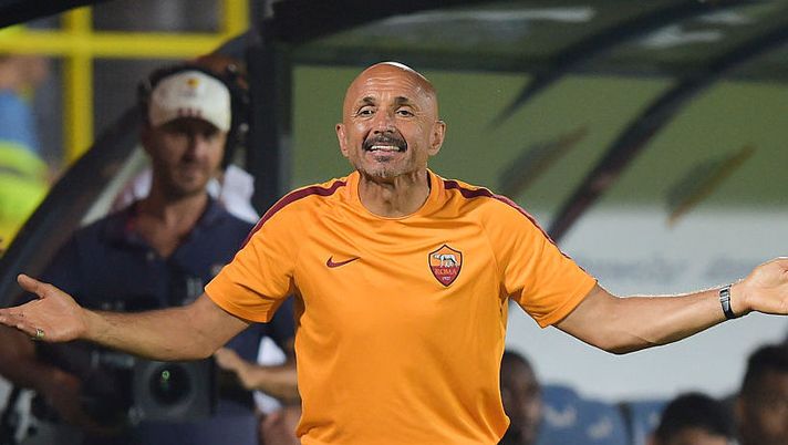 LATINA, ITALY - AUGUST 10: AS Roma coach Luciano Spalletti during the pre-season friedly match between Latina and AS Roma at on August 10, 2016 in Latina, Italy. (Photo by Luciano Rossi/AS Roma via Getty Images) Spalletti: “Bene Alisson e Strootman! Dzeko fa ciò che vuole”. Ecco migliori, peggiori e la verità sul portiere - immagine 1
