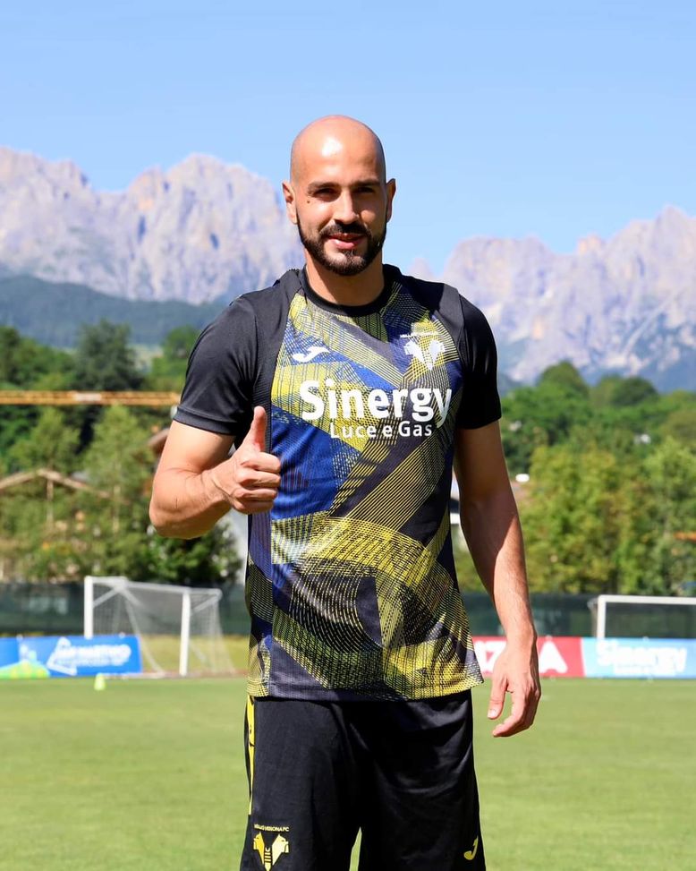 Saponara arrivato a Primiero. Foto Hellas Verona - 22/07/23  Saponara, nuova scommessa a Verona per il talento “fragile” che dà del tu al pallone- immagine 2