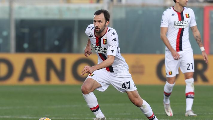 CROTONE, ITALY - JANUARY 31:  Milan Badelj of Genoa during the Serie A match between FC Crotone  and Genoa CFC at Stadio Comunale Ezio Scida on January 31, 2021 in Crotone, Italy. (Photo by Maurizio Lagana/Getty Images) 