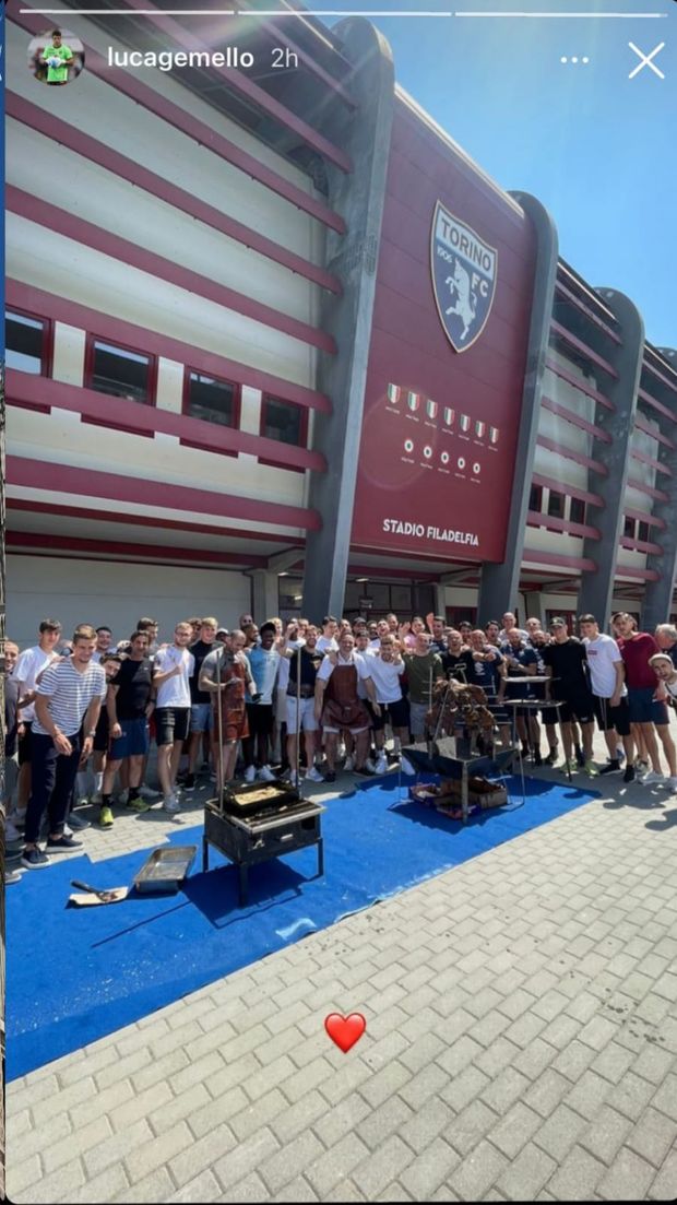 Torino, grigliata sul piazzale del Filadelfia: presente tutta la squadra e lo staff- immagine 4