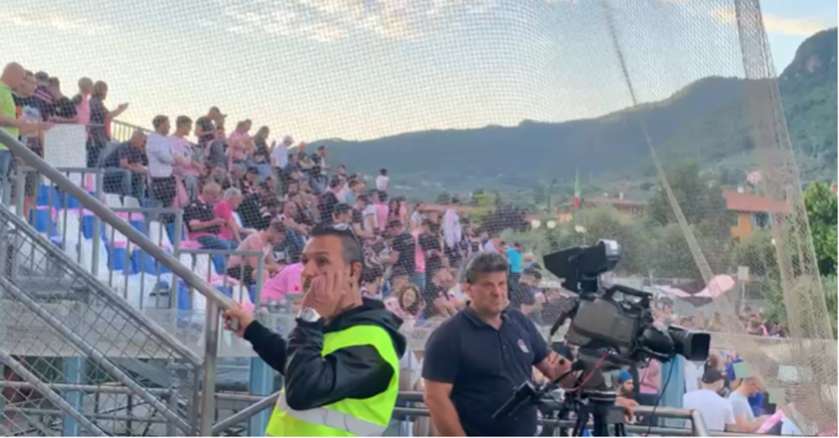 VIDEO FeralpiSalò Palermo, tifosi rosanero sugli spalti del “Turina”