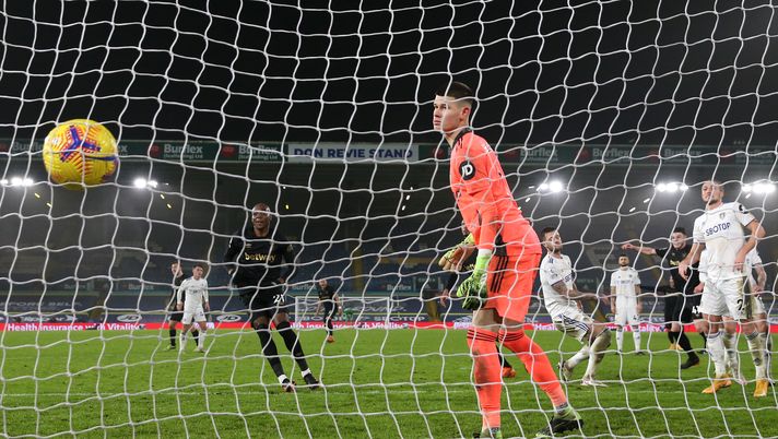 LEEDS, ENGLAND - DECEMBER 11: Angelo Ogbonna of West Ham United scores their sides second goal past Illan Meslier of Leeds United during the Premier League match between Leeds United and West Ham United at Elland Road on December 11, 2020 in Leeds, England. The match will be played without fans, behind closed doors as a Covid-19 precaution. (Photo by Jason Cairnduff - Pool/Getty Images) LEEDS, ENGLAND - DECEMBER 11: Angelo Ogbonna of West Ham United scores their sides second goal past Illan Meslier of Leeds United during the Premier League match between Leeds United and West Ham United at Elland Road on December 11, 2020 in Leeds, England. The match will be played without fans, behind closed doors as a Covid-19 precaution. (Photo by Jason Cairnduff - Pool/Getty Images)