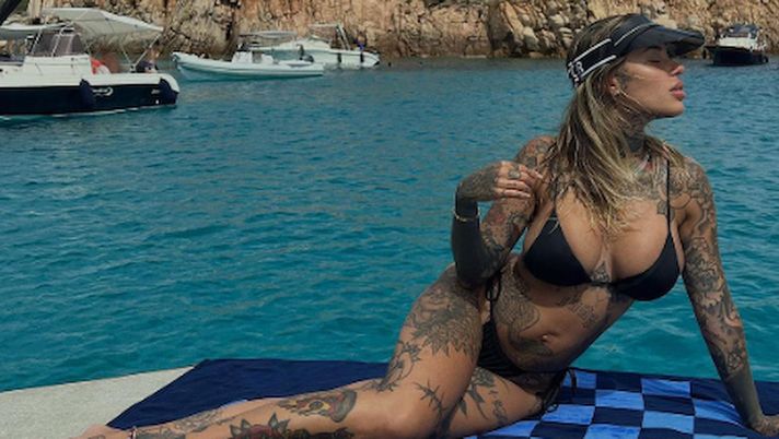 Zoe Cristofoli spaziale in bikini: lady Hernandez conquista il web con gli ultimi scatti Zoe Cristofoli spaziale in bikini: lady Hernandez conquista il web con gli ultimi scatti - immagine 1