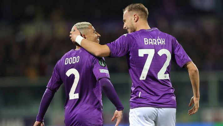 FLORENCE, ITALY - MARCH 09: Antonin Barak of ACF Fiorentina celebrates after scoring a goal with Domilson Cordeiro dos Santos known as Dodo of ACF Fiorentina during the UEFA Europa Conference League round of 16 leg one match between ACF Fiorentina and Sivasspor at Stadio Artemio Franchi on March 9, 2023 in Florence, Italy. (Photo by Gabriele Maltinti/Getty Images) Il segreto di Italiano: la panchina. Adesso la Fiorentina ha un’arma in più - immagine 1