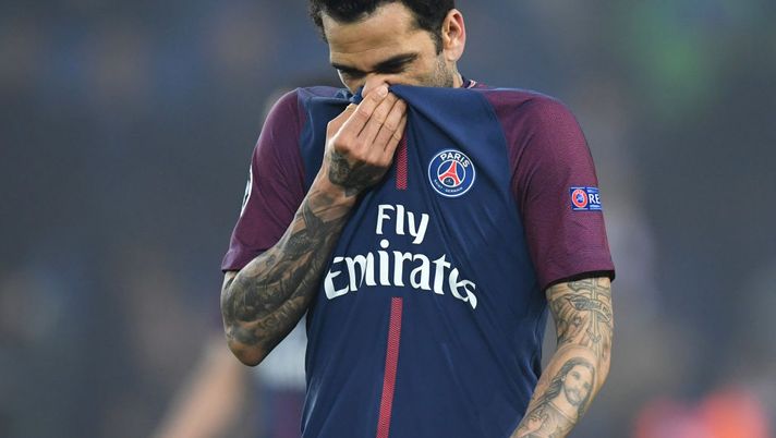 PARIS, FRANCE - MARCH 06: Dani Alves of PSG looks dejected in defeat after the UEFA Champions League Round of 16 Second Leg match between Paris Saint-Germain and Real Madrid at Parc des Princes on March 6, 2018 in Paris, France. (Photo by Matthias Hangst/Getty Images) PARIS, FRANCE - MARCH 06: Dani Alves of PSG looks dejected in defeat after the UEFA Champions League Round of 16 Second Leg match between Paris Saint-Germain and Real Madrid at Parc des Princes on March 6, 2018 in Paris, France. (Photo by Matthias Hangst/Getty Images)