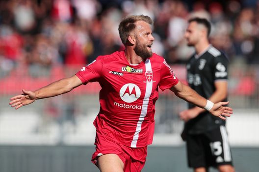 MONZA, ITALY - SEPTEMBER 18: Christian Gytkjaer of Monza celebrates after scoring their side's first goal during the Serie A match between AC Monza and Juventus at Stadio Brianteo on September 18, 2022 in Monza, Italy. (Photo by Emilio Andreoli/Getty Images) Monza, quante storie nella storia: da Palladino come Andreazzoli, Gytkjaer come Mammì… - immagine 1