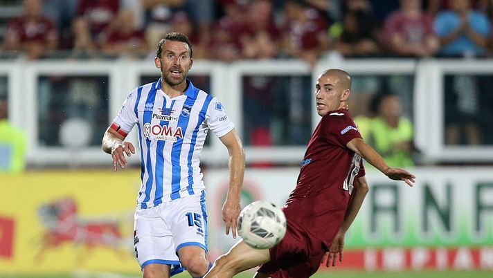 Mirko Eramo of Trapani competes for the ball with of Pescara during the Serie B match between Trapani Calcio and Pescara Calcio at Stadio Provinciale on June 9, 2016 in Trapani, Italy. Ascoli